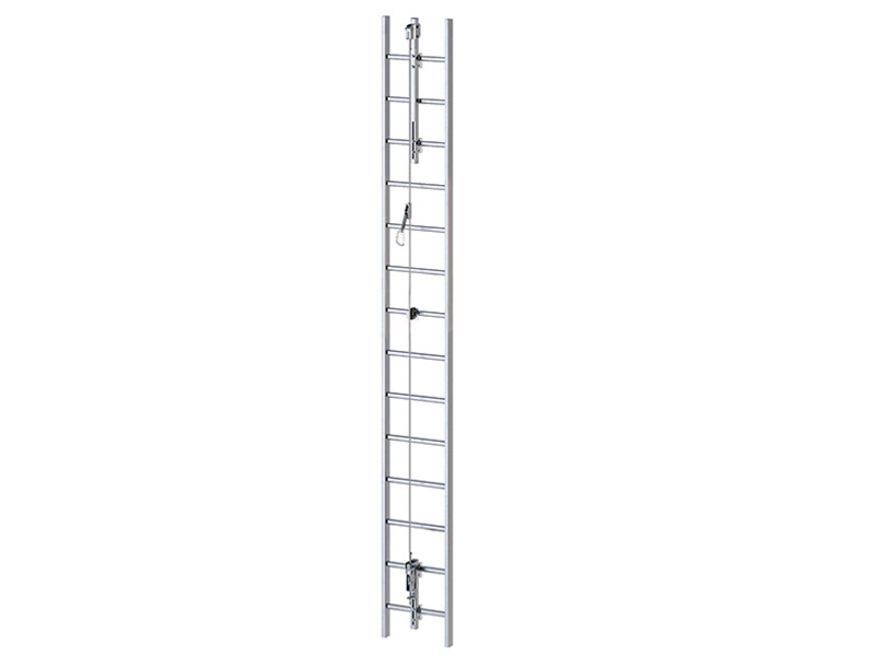 vertikales-seilsystem-mit-elementen-aus-edelstahl-a4